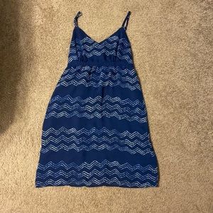 Women’s Old Navy Dress size small EUC adjustable straps. Blue/white